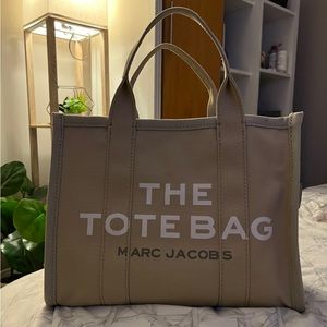 MARC JACOBS THE
COLORBLOCK MEDIUM TOTE BAG